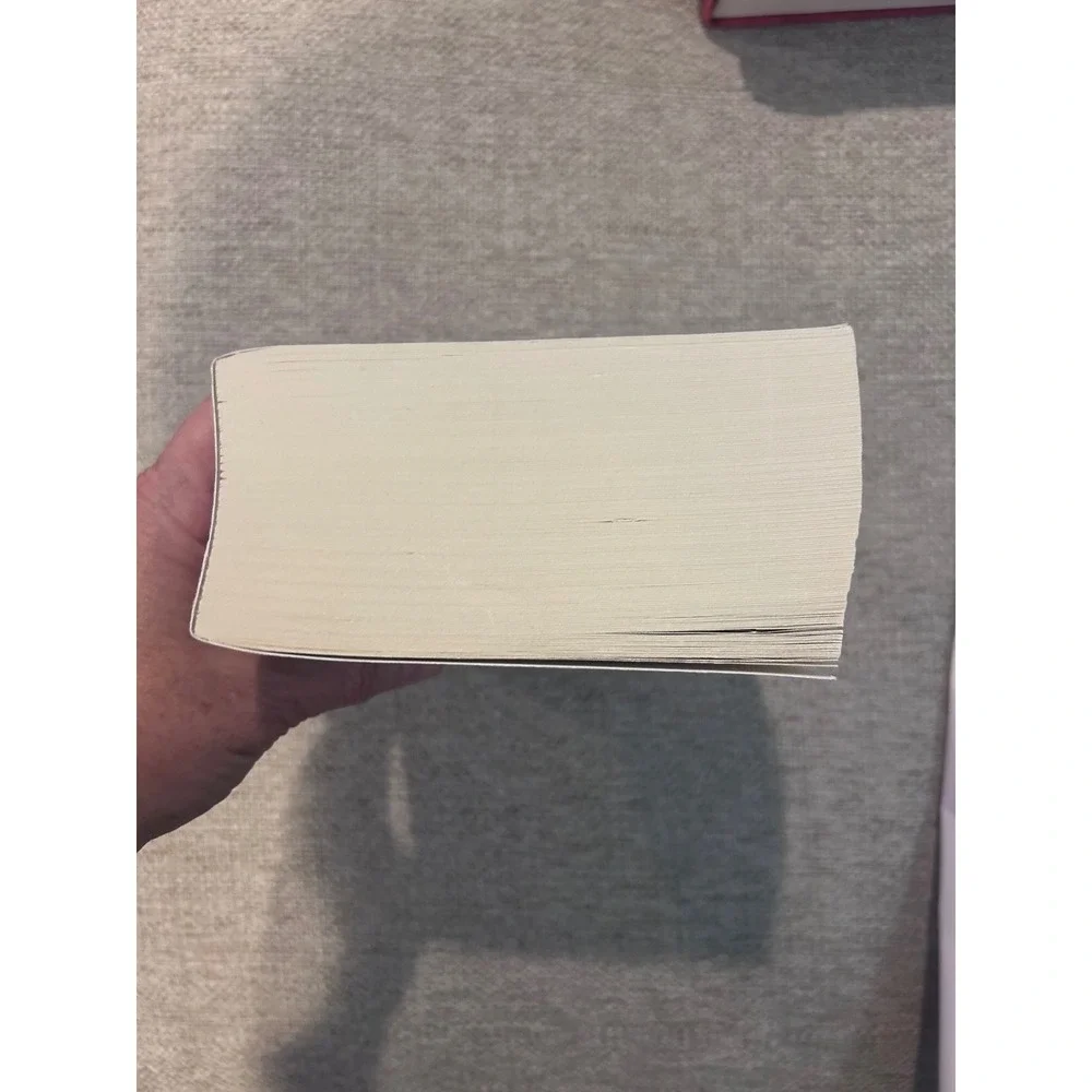 Stephen King IT Novel Paperback White Red Horror Pennywise Scribner 2016